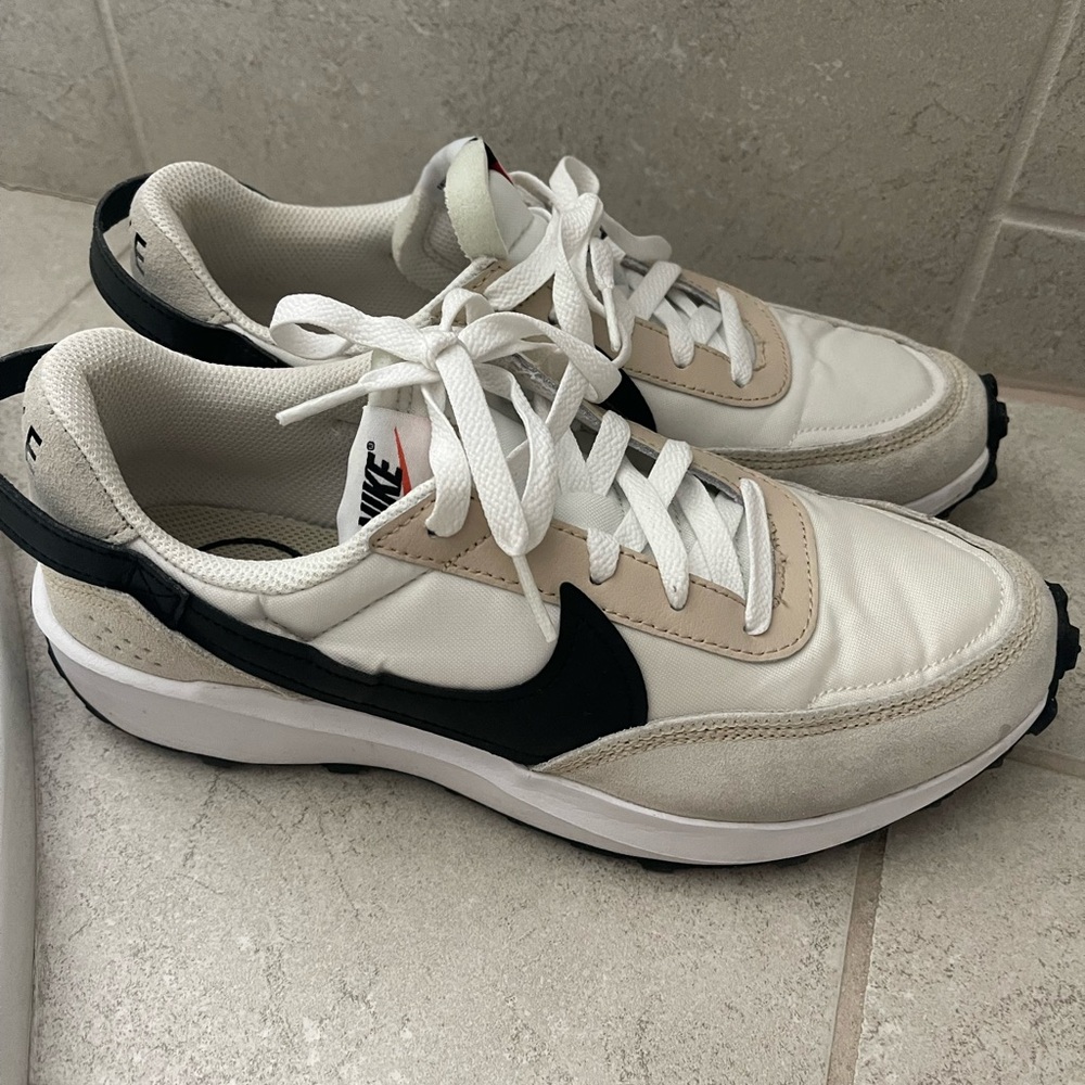 Women’s Nike sneakers
